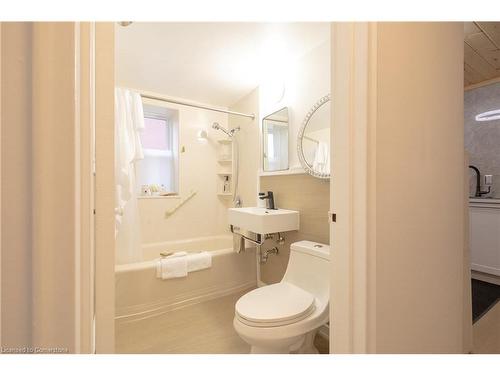 103-9 Grant Boulevard, Hamilton, ON - Indoor Photo Showing Bathroom