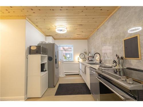 103-9 Grant Boulevard, Dundas, ON - Indoor Photo Showing Kitchen