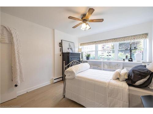 103-9 Grant Boulevard, Dundas, ON - Indoor Photo Showing Bedroom