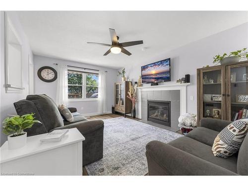 4351 Birchmount Avenue, Beamsville, ON - Indoor Photo Showing Living Room With Fireplace