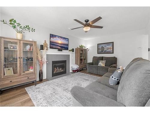 4351 Birchmount Avenue, Beamsville, ON - Indoor Photo Showing Living Room With Fireplace