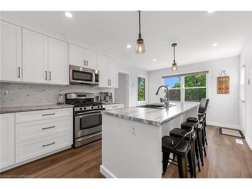 4351 Birchmount Avenue, Beamsville, ON - Indoor Photo Showing Kitchen With Upgraded Kitchen