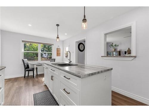 4351 Birchmount Avenue, Beamsville, ON - Indoor Photo Showing Kitchen With Double Sink