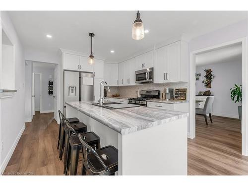 4351 Birchmount Avenue, Beamsville, ON - Indoor Photo Showing Kitchen With Upgraded Kitchen