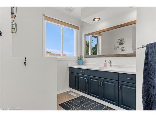 4351 Birchmount Avenue, Beamsville, ON - Indoor Photo Showing Bathroom