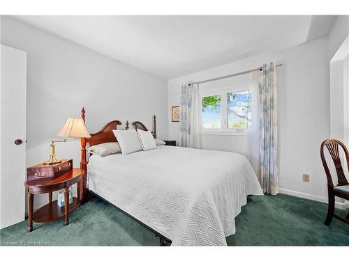 780 Hall Road, Hamilton, ON - Indoor Photo Showing Bedroom