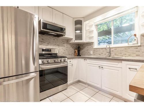 28 Park Row N, Hamilton, ON - Indoor Photo Showing Kitchen