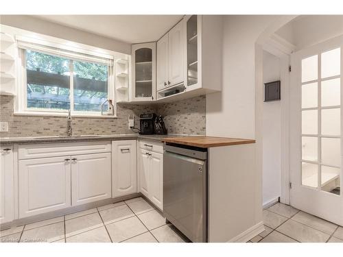 28 Park Row N, Hamilton, ON - Indoor Photo Showing Kitchen