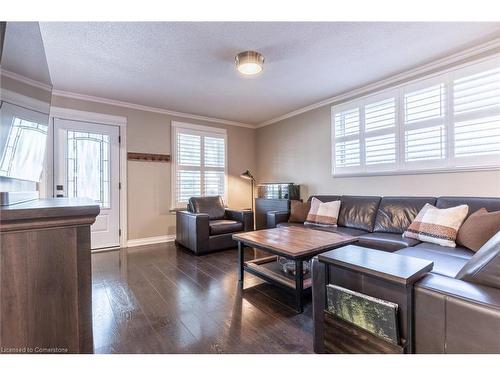 28 Park Row N, Hamilton, ON - Indoor Photo Showing Living Room