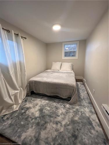 403 Victoria Avenue, Hamilton, ON - Indoor Photo Showing Bedroom