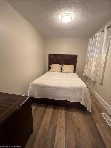 403 Victoria Avenue, Hamilton, ON - Indoor Photo Showing Bedroom