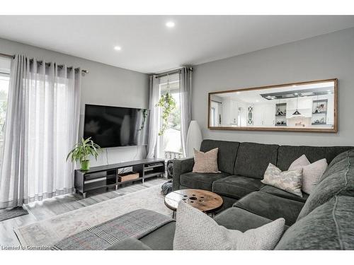 88 Graham Avenue S, Hamilton, ON - Indoor Photo Showing Living Room