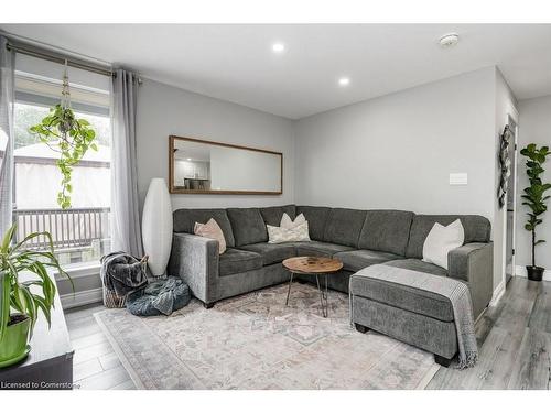 88 Graham Avenue S, Hamilton, ON - Indoor Photo Showing Living Room