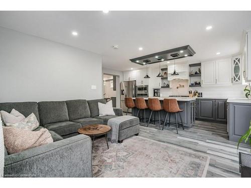 88 Graham Avenue S, Hamilton, ON - Indoor Photo Showing Living Room