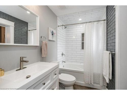 88 Graham Avenue S, Hamilton, ON - Indoor Photo Showing Bathroom