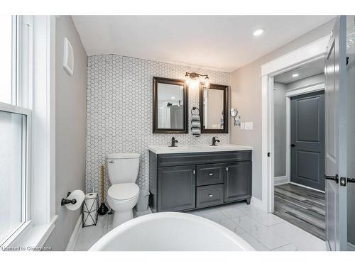 88 Graham Avenue S, Hamilton, ON - Indoor Photo Showing Bathroom