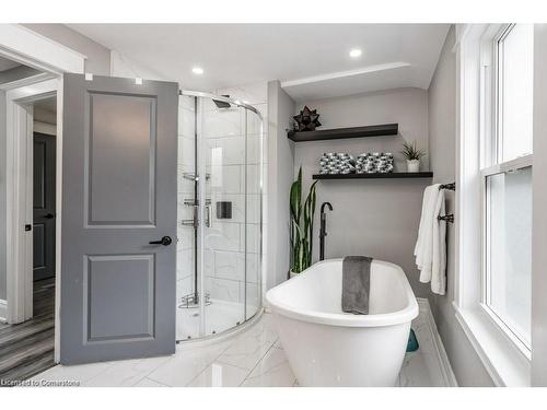 88 Graham Avenue S, Hamilton, ON - Indoor Photo Showing Bathroom