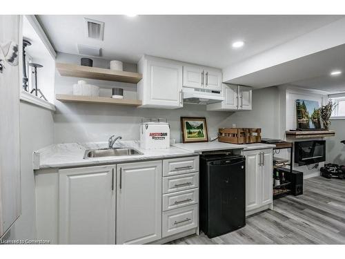 88 Graham Avenue S, Hamilton, ON - Indoor Photo Showing Kitchen