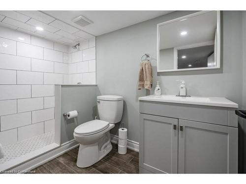 88 Graham Avenue S, Hamilton, ON - Indoor Photo Showing Bathroom