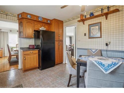 3245 Palmer Drive, Burlington, ON - Indoor Photo Showing Kitchen