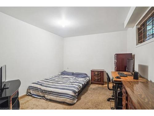 3245 Palmer Drive, Burlington, ON - Indoor Photo Showing Bedroom