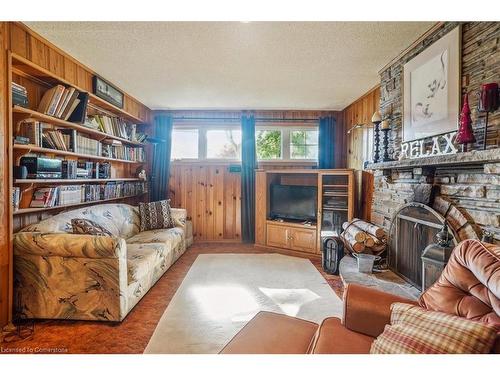 3245 Palmer Drive, Burlington, ON - Indoor Photo Showing Living Room With Fireplace