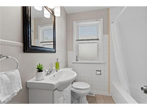 481 Vine Street, St. Catharines, ON - Indoor Photo Showing Bathroom