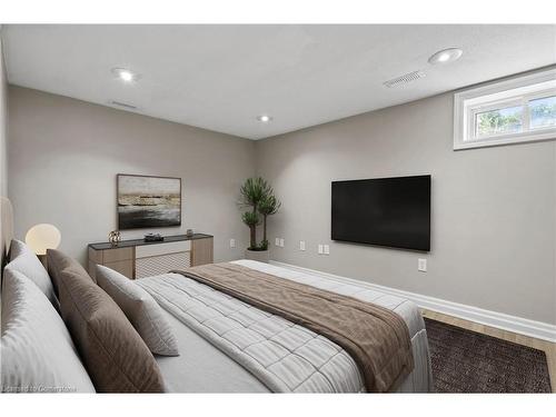 481 Vine Street, St. Catharines, ON - Indoor Photo Showing Bedroom