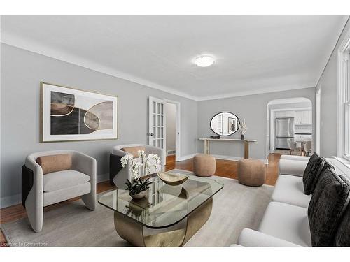 481 Vine Street, St. Catharines, ON - Indoor Photo Showing Living Room