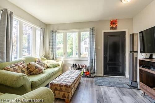 87 Hillview Street, Hamilton, ON - Indoor Photo Showing Living Room