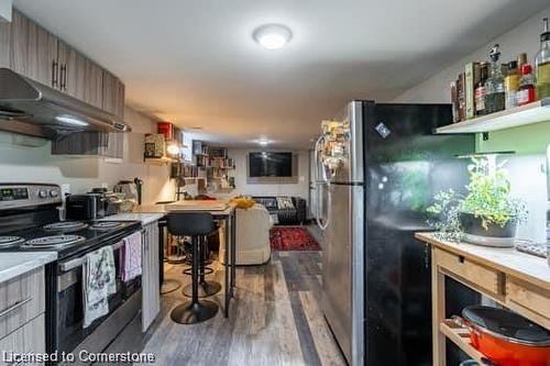 87 Hillview Street, Hamilton, ON - Indoor Photo Showing Kitchen