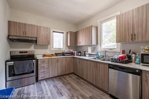 87 Hillview Street, Hamilton, ON - Indoor Photo Showing Kitchen With Double Sink