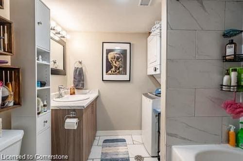 87 Hillview Street, Hamilton, ON - Indoor Photo Showing Bathroom