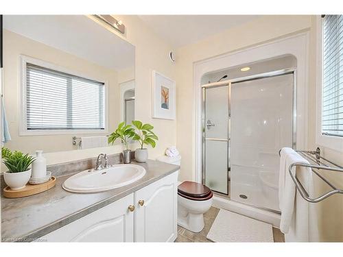 106 Portrush Court, Freelton, ON - Indoor Photo Showing Bathroom