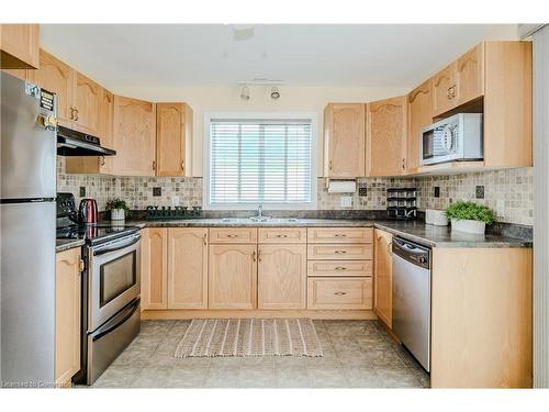 106 Portrush Court, Freelton, ON - Indoor Photo Showing Kitchen With Double Sink