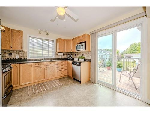 106 Portrush Court, Freelton, ON - Indoor Photo Showing Kitchen