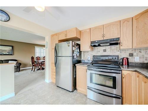 106 Portrush Court, Freelton, ON - Indoor Photo Showing Kitchen