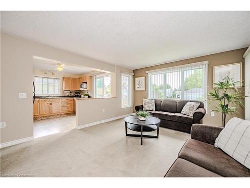 106 Portrush Court, Freelton, ON - Indoor Photo Showing Living Room