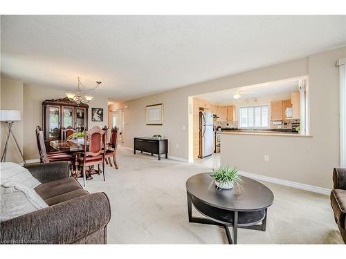 106 Portrush Court, Freelton, ON - Indoor Photo Showing Living Room