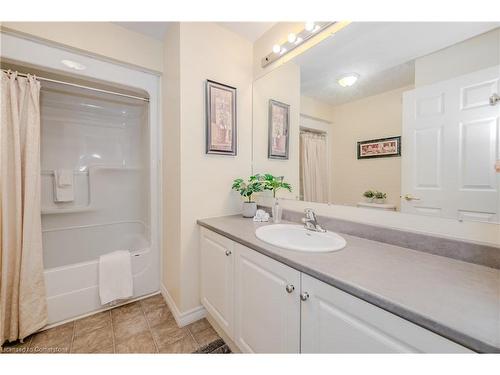 106 Portrush Court, Freelton, ON - Indoor Photo Showing Bathroom