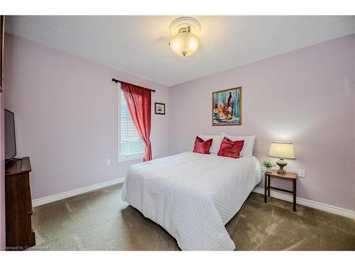 106 Portrush Court, Freelton, ON - Indoor Photo Showing Bedroom