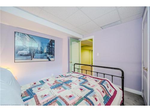 106 Portrush Court, Freelton, ON - Indoor Photo Showing Bedroom