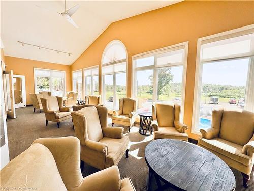 106 Portrush Court, Freelton, ON - Indoor Photo Showing Living Room