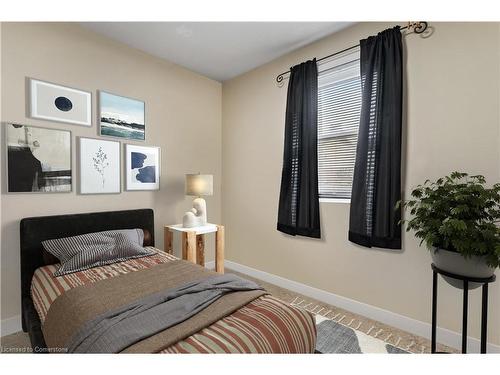 18 Irving Place, Hamilton, ON - Indoor Photo Showing Bedroom