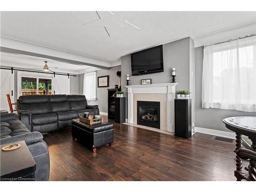 18 Irving Place, Hamilton, ON - Indoor Photo Showing Living Room With Fireplace