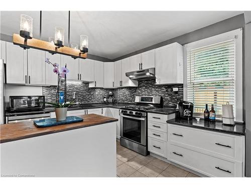 18 Irving Place, Hamilton, ON - Indoor Photo Showing Kitchen With Upgraded Kitchen