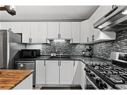 18 Irving Place, Hamilton, ON - Indoor Photo Showing Kitchen With Upgraded Kitchen