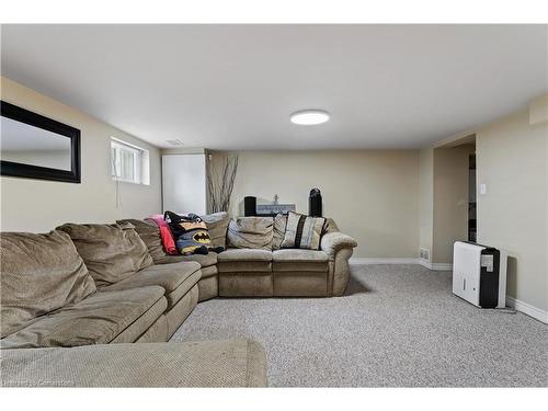 18 Irving Place, Hamilton, ON - Indoor Photo Showing Living Room