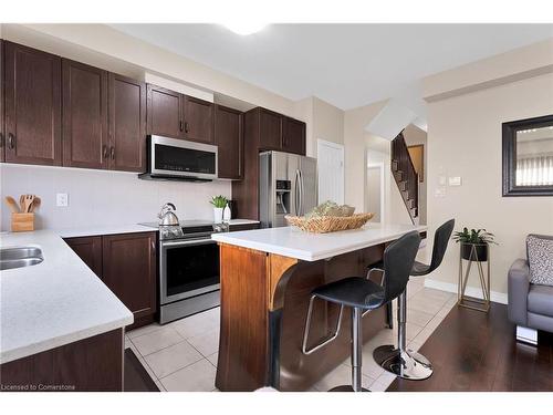 25-377 Glancaster Road, Ancaster, ON - Indoor Photo Showing Kitchen With Double Sink With Upgraded Kitchen