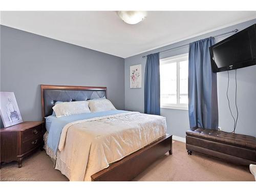 25-377 Glancaster Road, Ancaster, ON - Indoor Photo Showing Bedroom